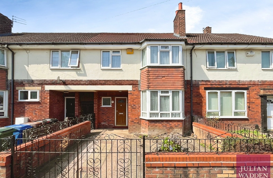 Astbury Crescent, Adswood, Stockport, SK3 - Julian Wadden