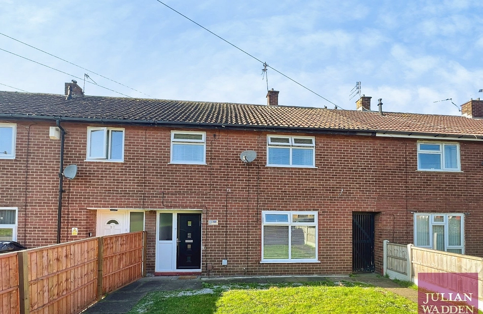 Keston Crescent, Brinnington, Stockport, SK5 - Julian Wadden
