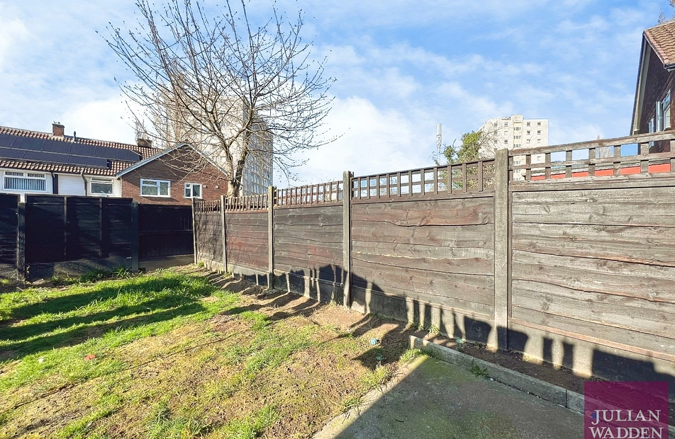 Keston Crescent, Brinnington, Stockport, SK5 - Julian Wadden