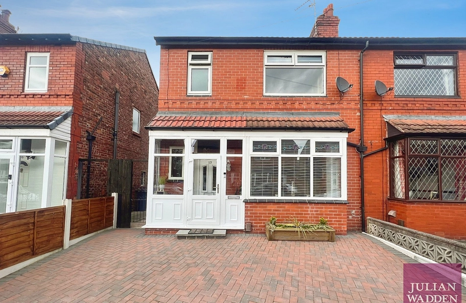 Woodstock Avenue, South Reddish, SK5 - Julian Wadden
