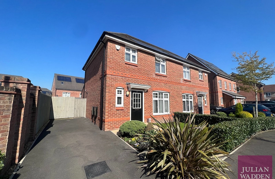 Newhaven Road, Brinnington, Stockport, SK5 - Julian Wadden