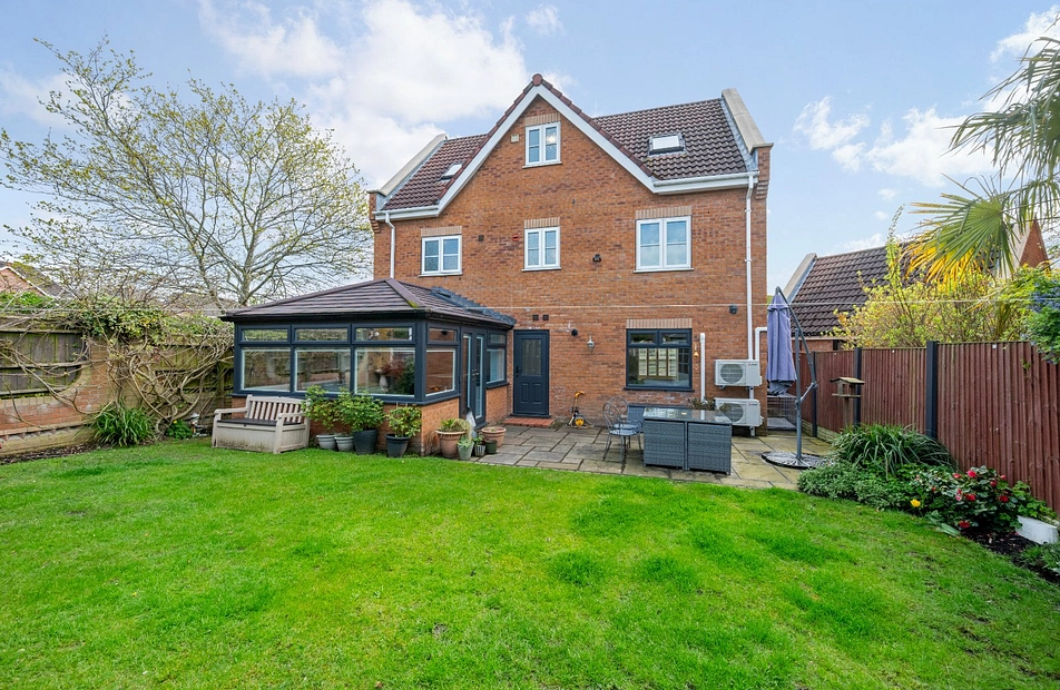 Cherry Close, Offerton, Stockport, SK2 - Julian Wadden