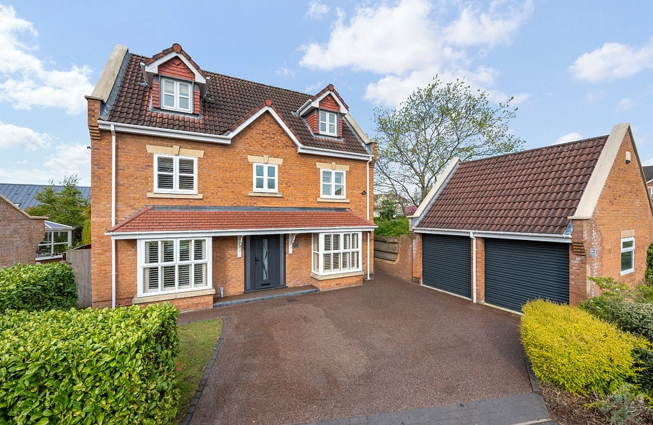 Cherry Close, Offerton, Stockport, SK2 - Julian Wadden