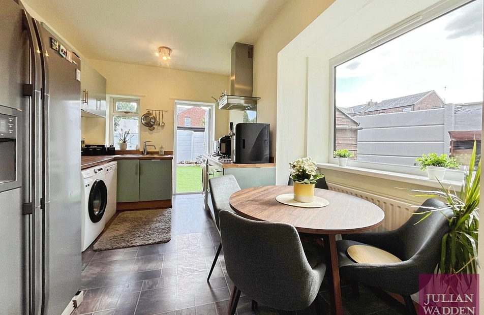 Kensington Road, Cheadle Heath, Stockport, SK3 - Julian Wadden