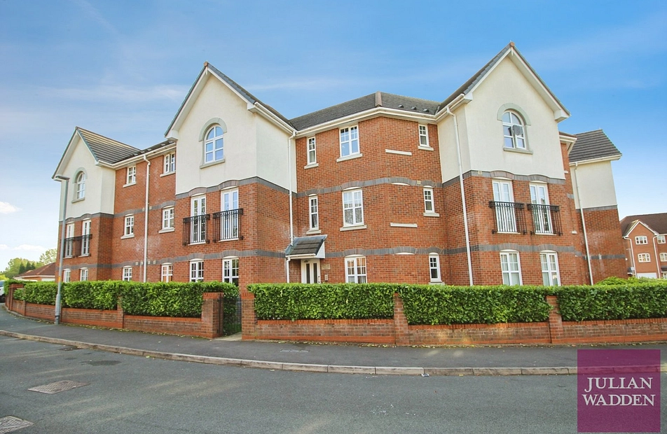 Cromwell Avenue, Reddish, Stokport, SK5 - Julian Wadden
