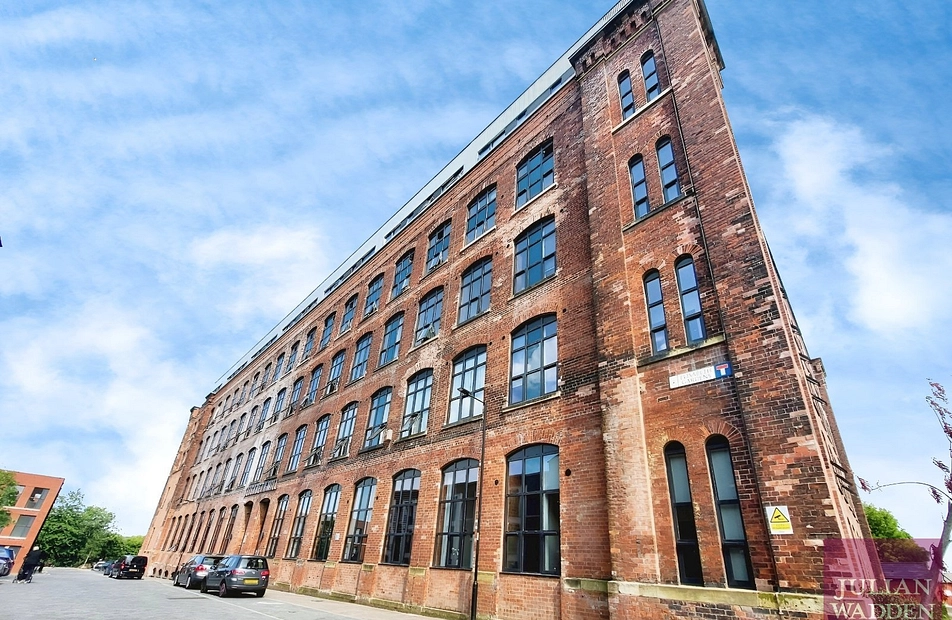 Elisabeth Gardens, Stockport, SK5 - Julian Wadden