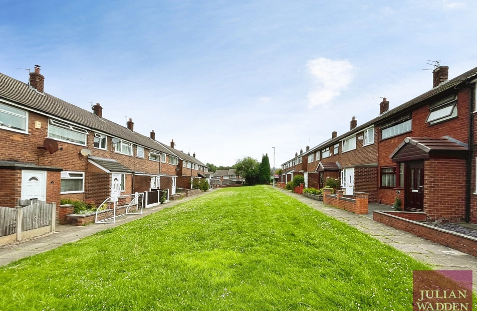 Jackson Gardens, Denton, Manchester, M34 - Julian Wadden