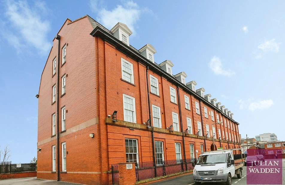 Thomson Street, Stockport, SK3 - Julian Wadden