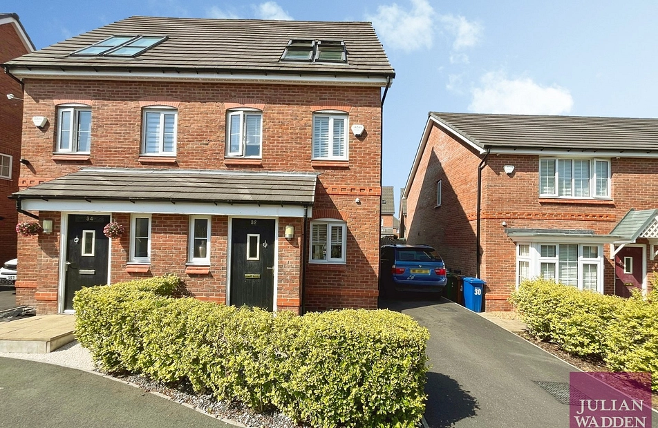 Eastbourne Crescent, Brinnington, Stockport, SK5 - Julian Wadden