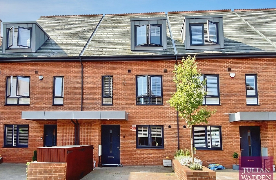 Pennington Gardens, Cheadle, Stockport, SK8 - Julian Wadden
