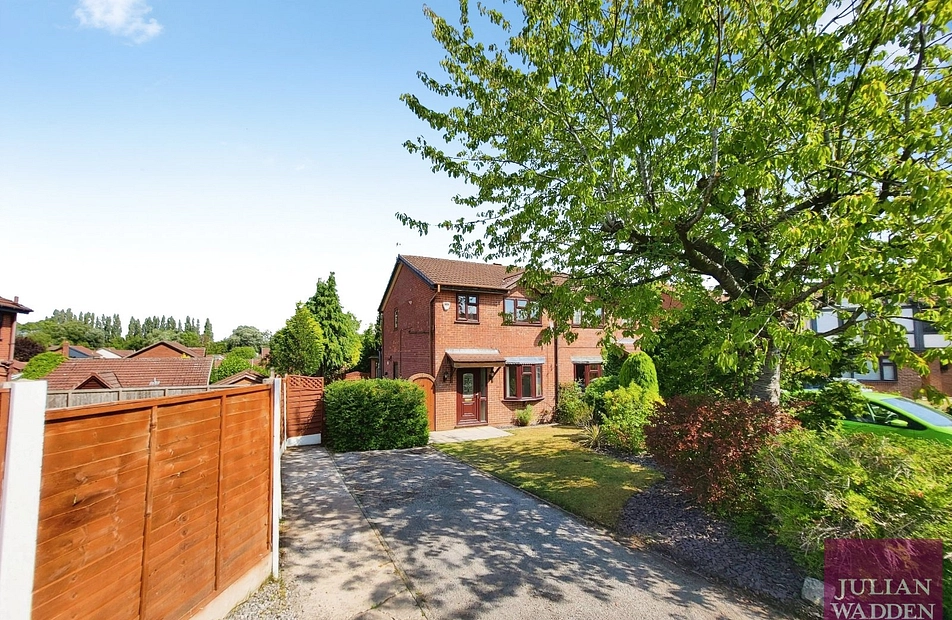 Felltop Drive, Reddish, Stockport, SK5 - Julian Wadden