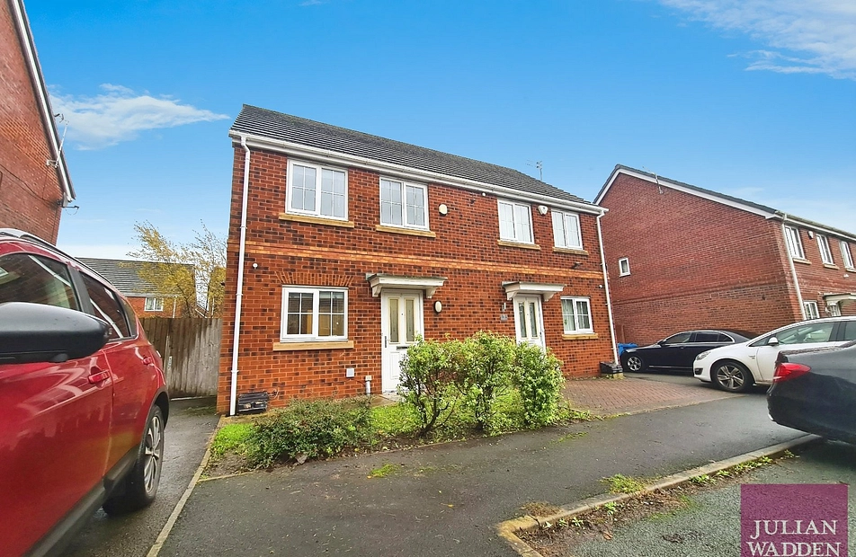 Sunnybrow Close, Oldham, OL8 - Julian Wadden
