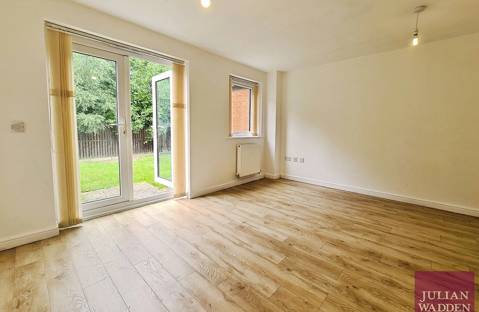 Metcombe Way, Beswick, Manchester, M11 - Julian Wadden