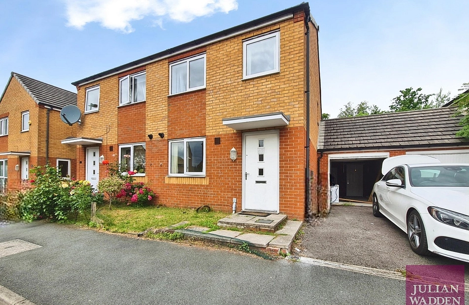 Metcombe Way, Beswick, Manchester, M11 - Julian Wadden