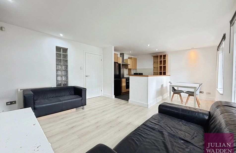 286 Stretford Road, Manchester, Greater Manchester, M15 - Julian Wadden