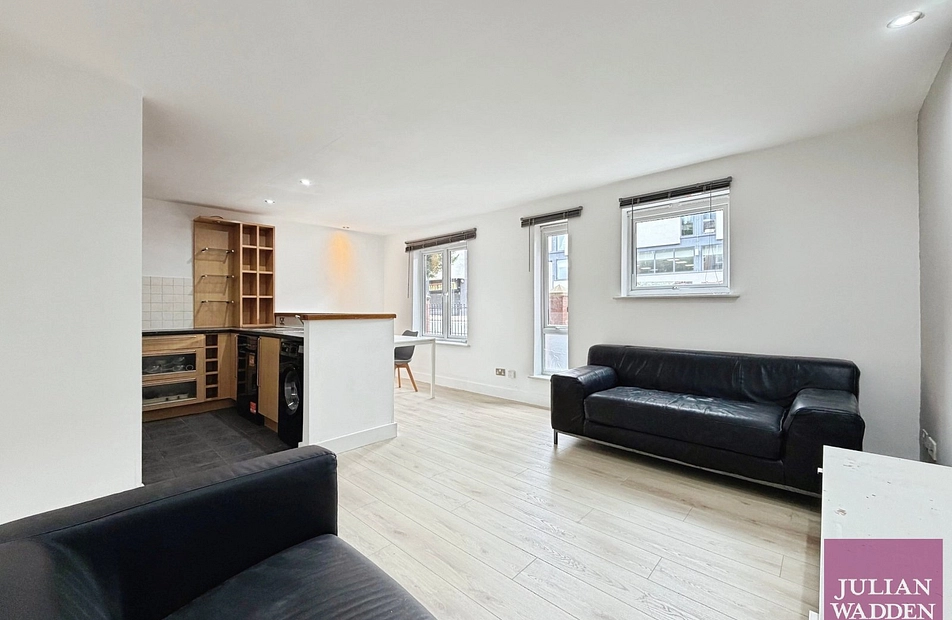 286 Stretford Road, Manchester, Greater Manchester, M15 - Julian Wadden