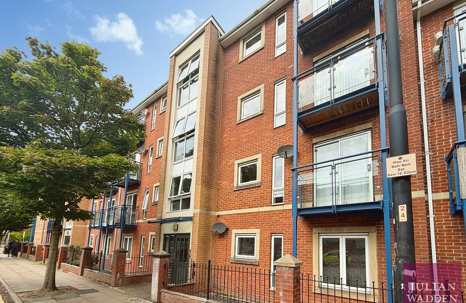 286 Stretford Road, Manchester, Greater Manchester, M15 - Julian Wadden