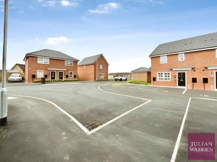 Pinfold Crescent, Hyde, Greater Manchester, SK14 - Julian Wadden
