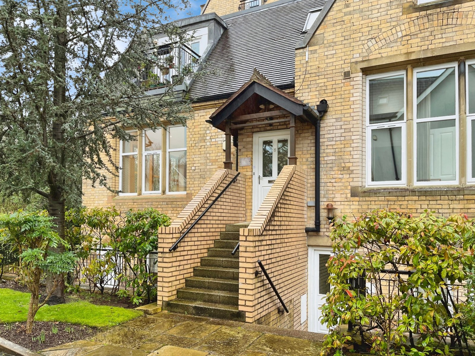 Dundreggan Gardens, Didsbury, Manchester, M20