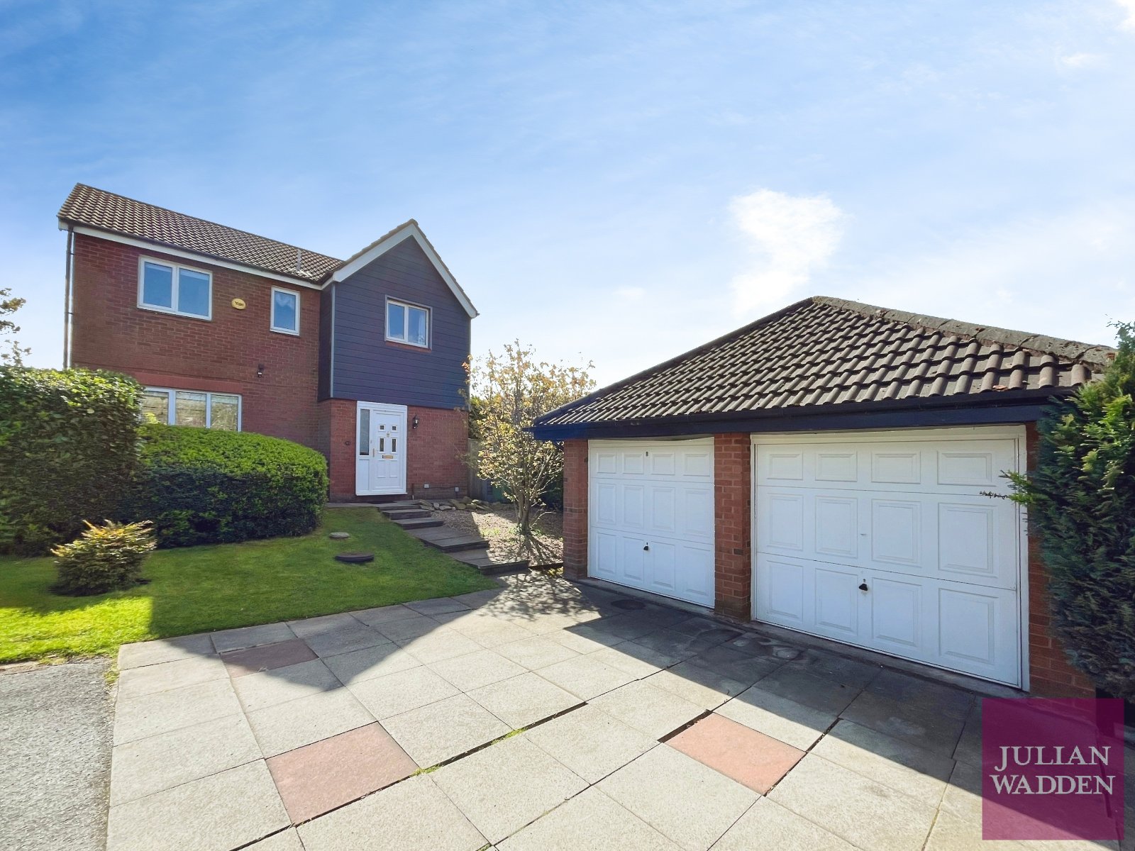 Calderbrook Drive, Cheadle Hulme, Cheadle, SK8 - Julian Wadden