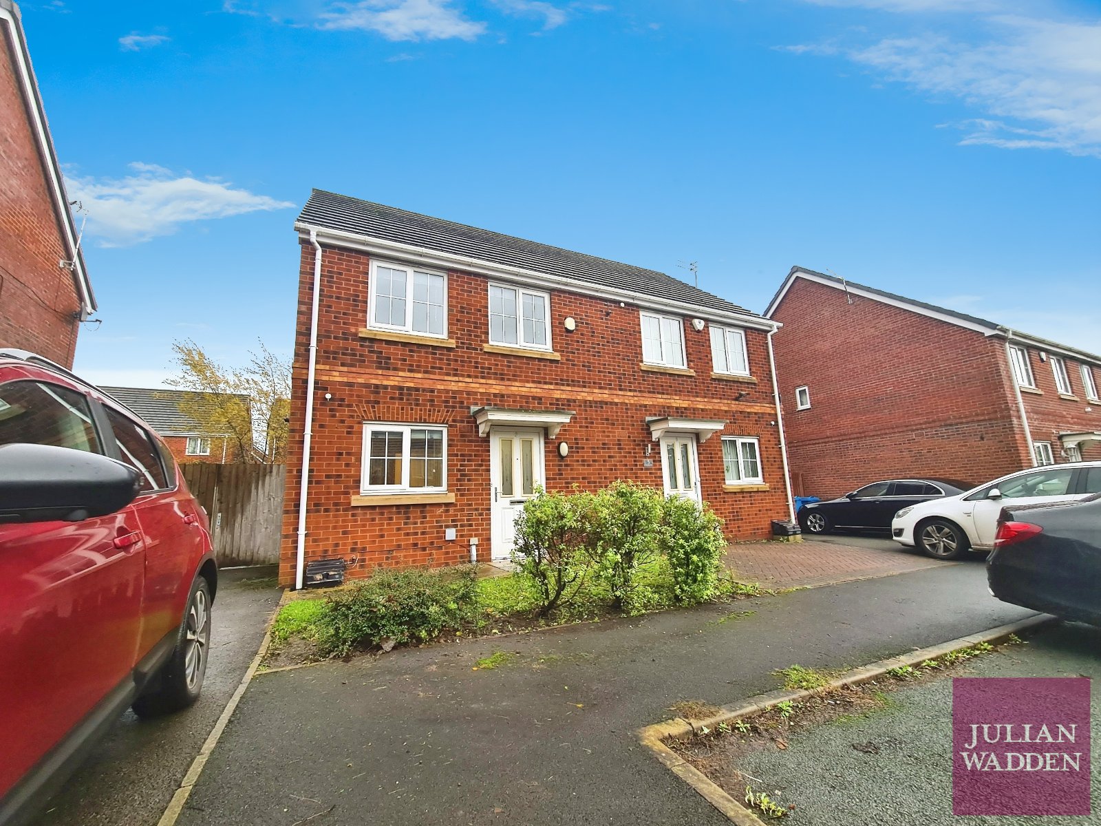Sunnybrow Close, Oldham, OL8 - Julian Wadden